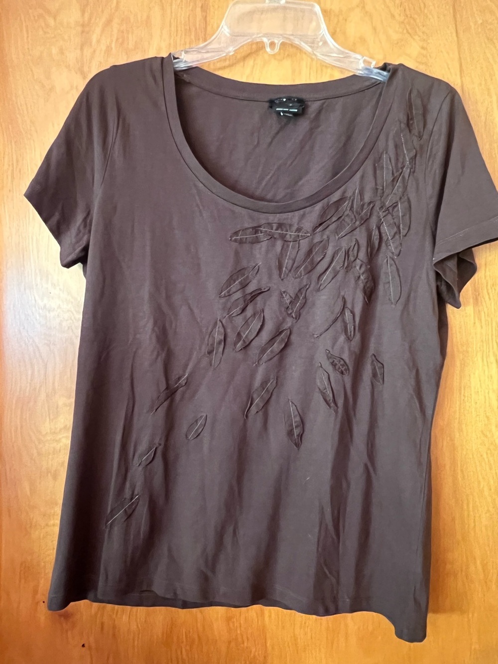 Brown short sleeve t-shirt with leaf appliqués size medium